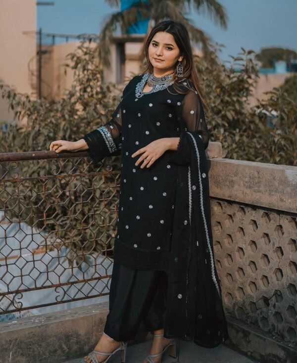 Hania Amir (Stitched 3 Pcs) - Image 11
