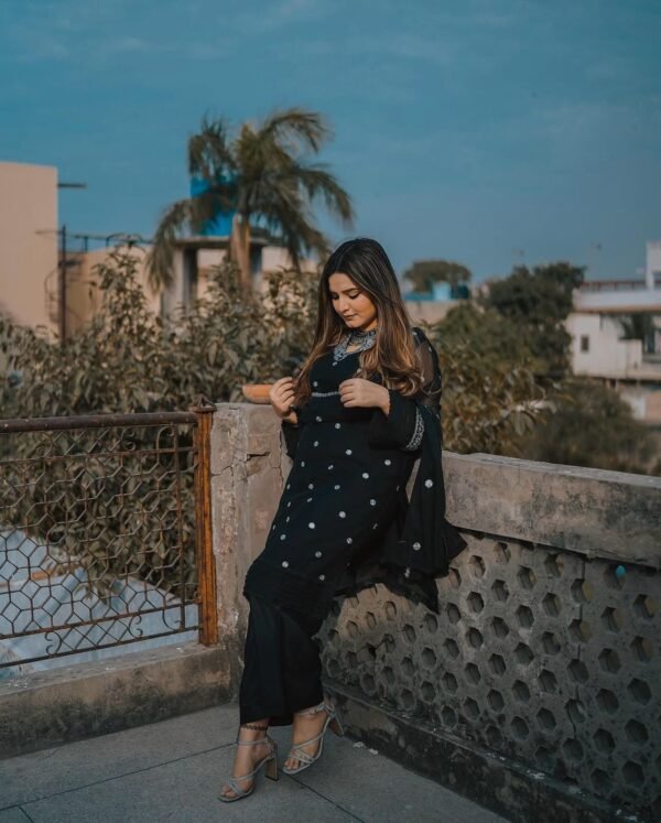 Hania Amir (Stitched 3 Pcs) - Image 10