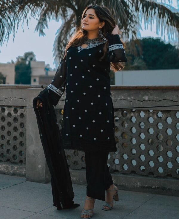 Hania Amir (Stitched 3 Pcs) - Image 8