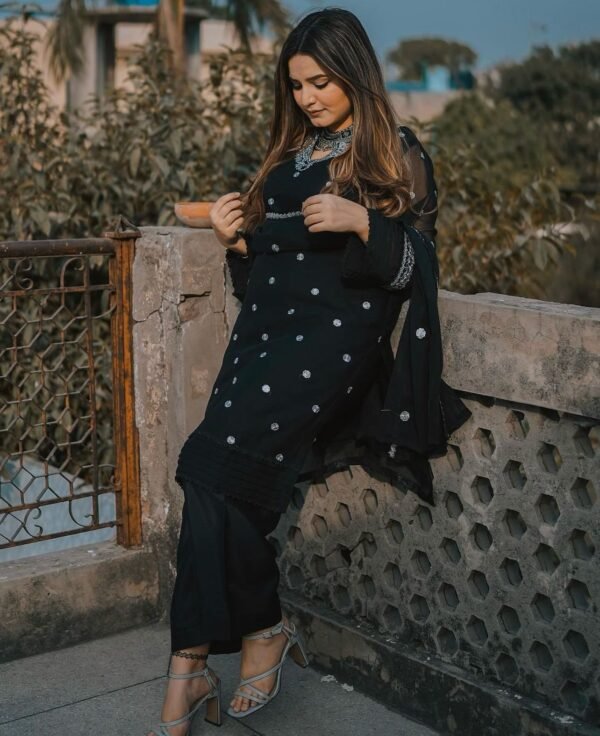 Hania Amir (Stitched 3 Pcs) - Image 3