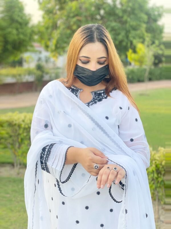 Hania Amir Embroidered Design 3Pcs - Image 10